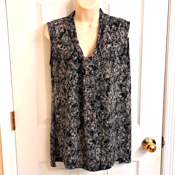 Wrinkle-Free Top - Picture 14 of 15